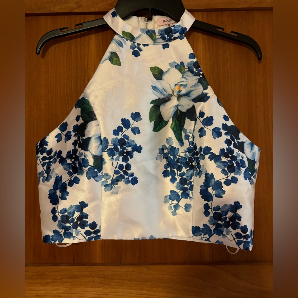 A. Peach - Dressy Crop-top - Full zipper on the back-Great condition- Sz Med